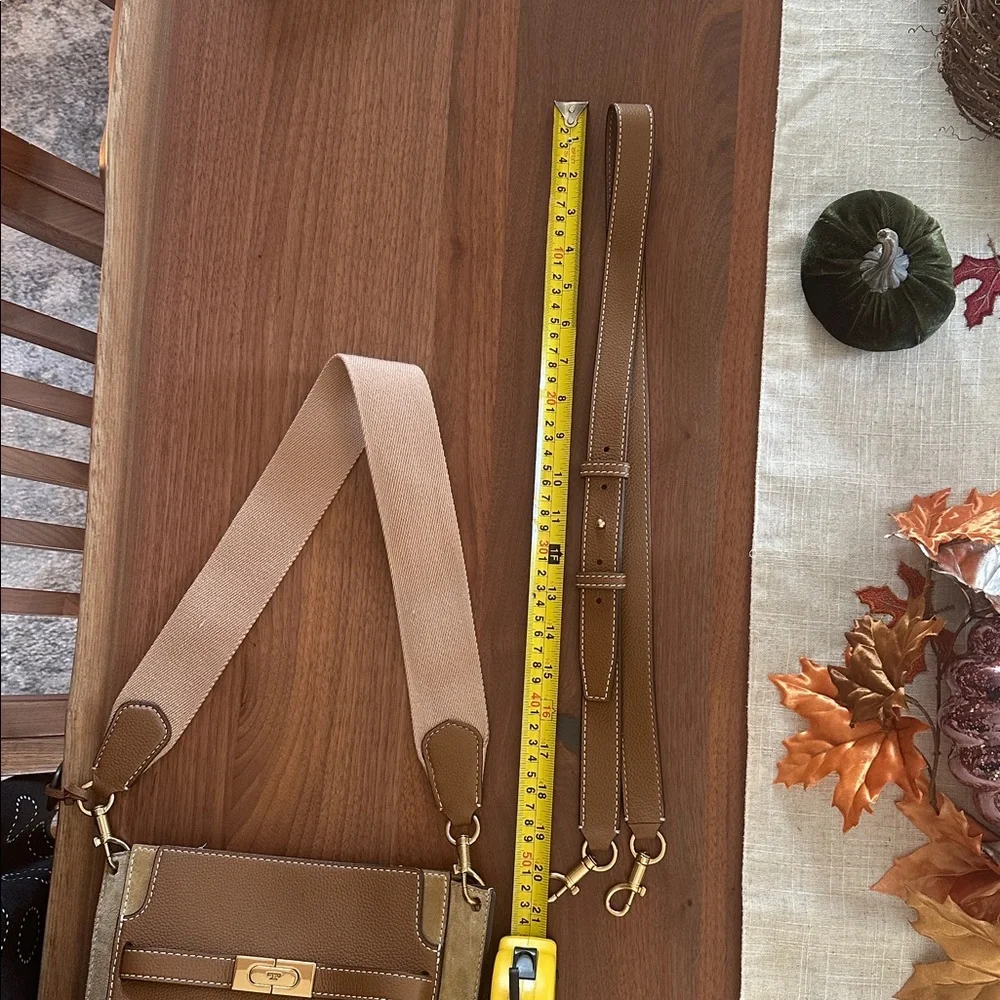 Tory Burch Lee Radziwill Tan and Gold Shoulder/ crossbody bucket Bag - Picture 13 of 16